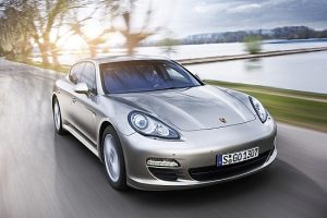 Read more about the article 2011 款保時捷Panamera -發動機故障燈異常點亮