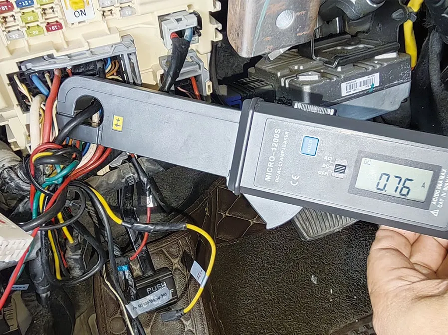 圖2 IGPM導線連接器I/PB端子43對應B+電源線上的暗電流